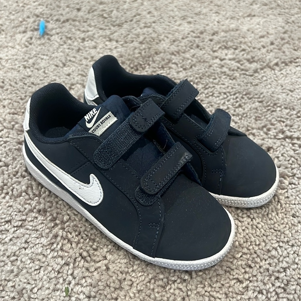 Nike Court Royale